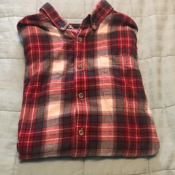 Eddie Bauer Relaxed Fit button down - Picture 7 of 8
